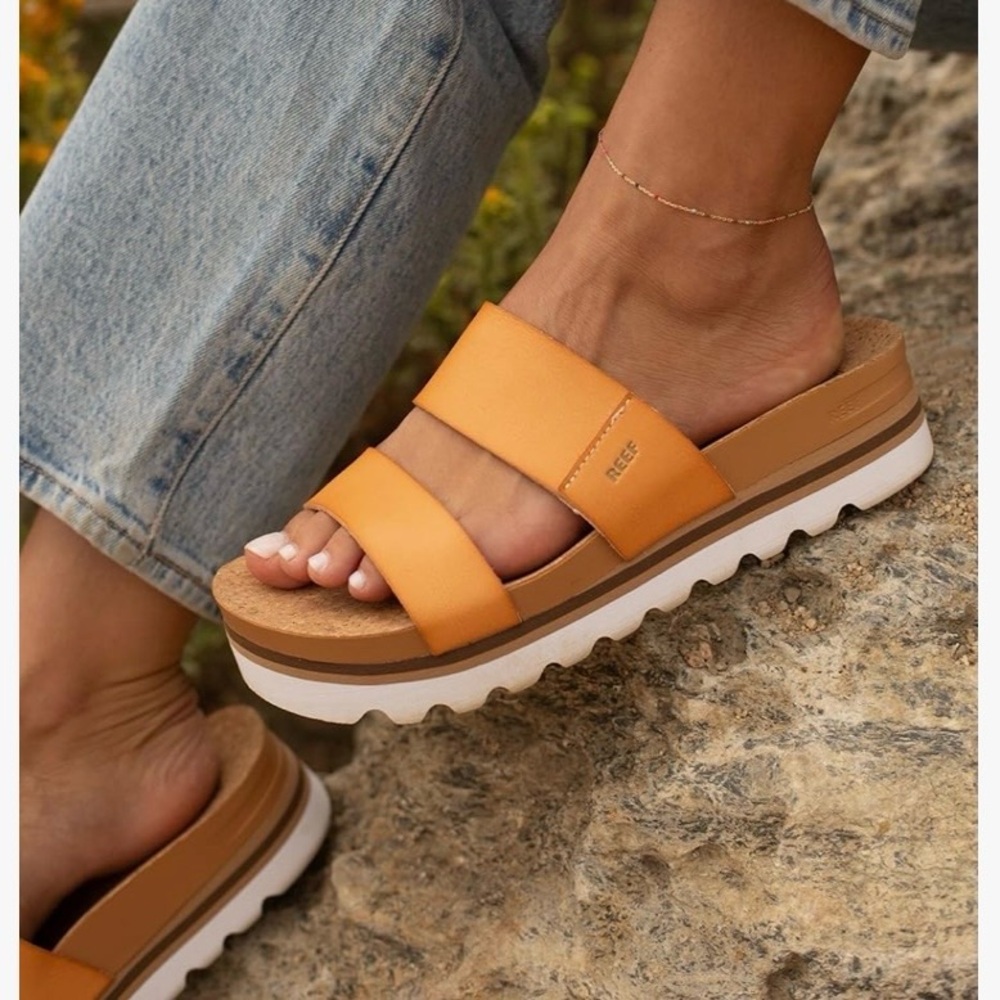 NIB Reef Cushion Vista Hi Platform Sandal Natural color Size 8.5